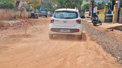 ಯುಜಿಡಿಗೆ ಗ್ರಹಣ, ಜನರಿಗೆ ಧೂಳಿನ ಮಜ್ಜನ