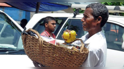 அரசு செய்யாததை தனி ஆளாக பள்ளி, கல்லூரியை கட்டி சாதித்த பழ வியாபாரி