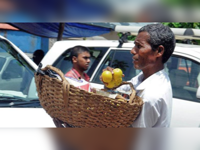 அரசு செய்யாததை தனி ஆளாக பள்ளி, கல்லூரியை கட்டி சாதித்த பழ வியாபாரி