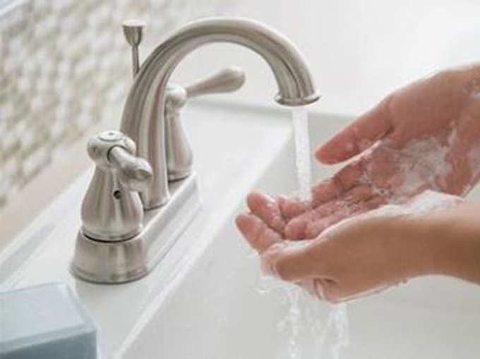 बार-बार धोएं हाथ