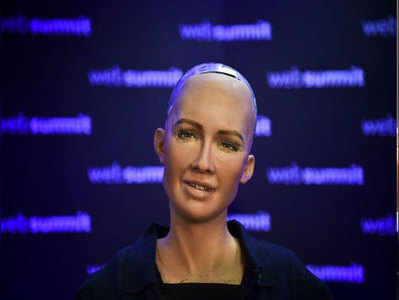 शाहरुख खान की दीवानी है दुनिया की पहली नागरिक रोबॉट