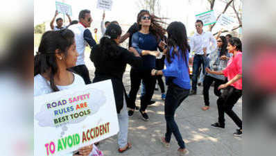 दिल्ली पुलिस सप्ताह के तहत बच्चों ने दिया रोड सेफ्टी का मेसेज