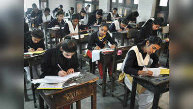 गोरखपुरः  स्कूल परिसर में बैठकर लिखी जा रही थीं कॉपियां, 9 गिरफ्तार