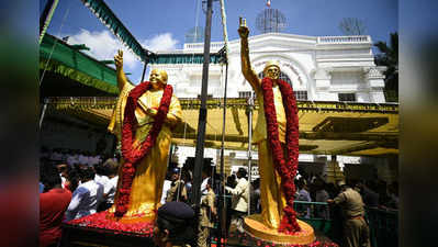 तमिलनाडु: अम्मा की जयंती पर लगी 6 फीट की प्रतिमा, सीएम ने साधा रजनी-कमल पर निशाना