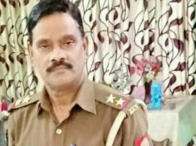 यूपीः बेटी के मरने की मिली खबर, पर दरोगा ने पहले बचाई युवक की जान, DGP करेंगे सम्मानित