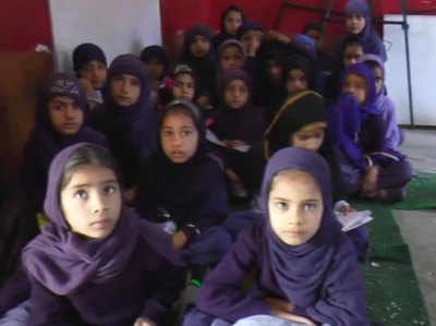 पाकिस्तान ने फिर किया सीजफायर उल्लंघन, स्कूल में फंसे बच्चे