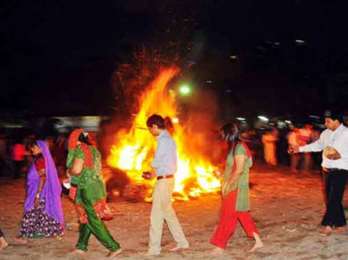 अगर इस दिशा में जाए होलिका की लौ तो आएगी खुशहाली