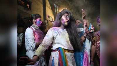 पाकिस्तान में भी धूमधाम से मनाया रंगों का त्योहार होली