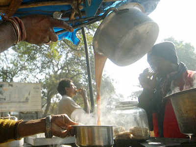 या चहाविक्रेत्याची कमाई ऐकून थक्क व्हाल!