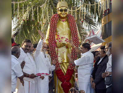 എംജിആറിനും ജയലളിതക്കും പിൻഗാമിയാണ് താനെന്ന് രജനികാന്ത്