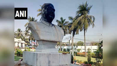 लेनिन, पेरियार के बाद अब कोलकाता में श्यामा प्रसाद मुखर्जी की मूर्ति से हुई छेड़छाड़, 6 हिरासत में