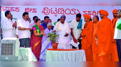 ಸ್ವಾಮೀಜಿಗಳಿಂದ ಸಿಎಂ ಸಿದ್ದುಗೆ ಹೊಗಳಿಕೆ ಸುರಿಮಳೆ !