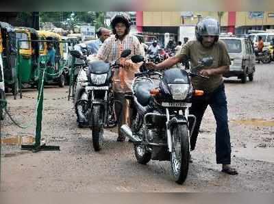 സംസ്ഥാനത്ത് പെട്രോൾ വില വര്‍ധിച്ചു; ഡീസൽ വില ഇടിഞ്ഞു