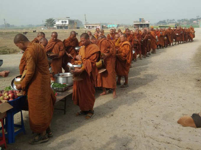 थाईलैंड से अयोध्या पहुंचा बौद्ध भिक्षुओं का दल
