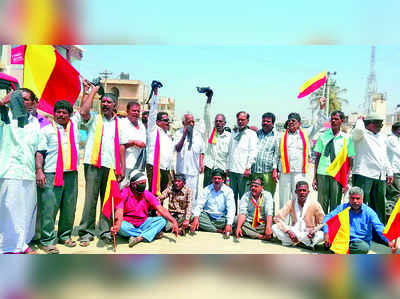 ನಾಡಧ್ವಜ ಬದಲಾವಣೆ ವಿರೋಧಿಸಿ ಪ್ರತಿಭಟನೆ