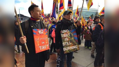 चीन के खिलाफ संयुक्त राष्ट्र के बाहर तिब्बतियों का प्रदर्शन
