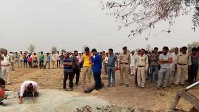 బోరు బావిలో పడ్డ మరో బాలుడు