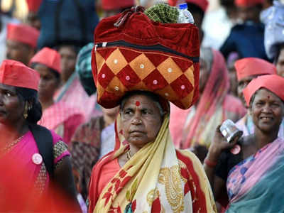 देशात ६ कोटी शेतकरी कर्जाच्या ओझ्याखाली