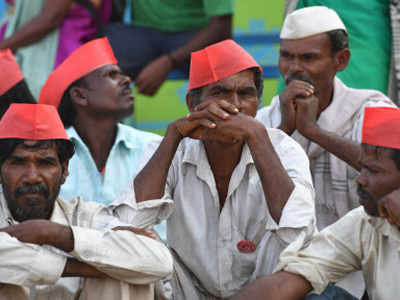 महाराष्ट्र: सीएम देवेंद्र फडणवीस की किसानों संग बैठक खत्म, कुछ मांगों पर देंगे लिखित आश्वासन