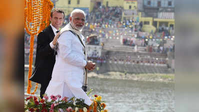 PM के दौरे पर गिरते नाले की बदबू को छिपाने को गंगा नदी में डाला 300 लीटर सेंट