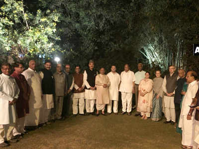 सोनिया की डिनर डिप्लोमैसी: शरद पवार से लेकर बीएसपी नेता तक बने मेहमान