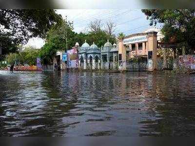 63 ஆண்டுகளுக்கு பின் பெய்த கனமழை: வெள்ளத்தில்
மிதக்கும் தூத்துக்குடி