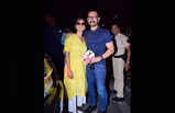 फोटो: ...आणि आमिर खानने घेतलं पत्नीचं चुंबन