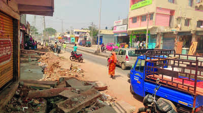 ಮಂದಗತಿಯ ಕಾಮಗಾರಿ: ಜನರಿಗೆ ಕಿರಿಕಿರಿ