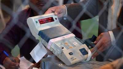 EVM ছেড়ে ব্যালট পেপারে ভোট নিয়ে চিন্তাভাবনা করা যেতে পারে: বিজেপি