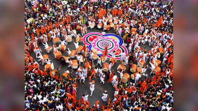 शोभायात्रेत शक्तीप्रदर्शन