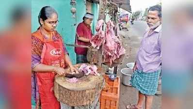 తండ్రికి సాయంగా మటన్ కొడుతున్న కూతురు