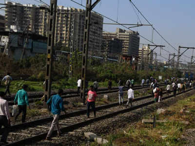 हुश्श! रेल रोको मागे; लोकल सेवा हळूहळू पूर्वपदावर