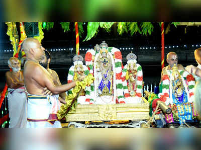 ಮೇಲುಕೋಟೆಯಲ್ಲಿ ತೆಪ್ಪೋತ್ಸವ ಸಂಭ್ರಮ