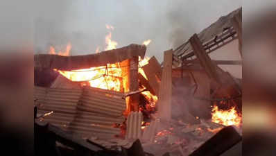 मेरठ: फर्नीचर फैक्ट्री में आग से लाखों का नुकसान
