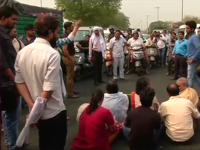 छात्रा की मौत के विरोध में प्रदर्शन, सड़कों पर लंबा जाम
