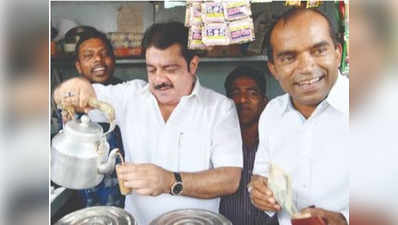 कर्नाटक: चायवाला बन विधायक ने 10 मिनट में कमाए 5000 रुपये