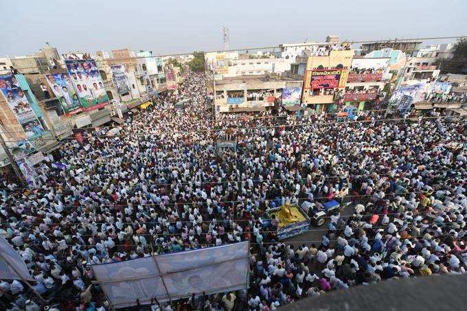 చిలకలూరిపేటలో జగన్ పాదయాత్ర