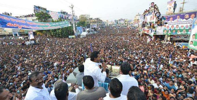 చిలకలూరిపేటలో జగన్ పాదయాత్ర