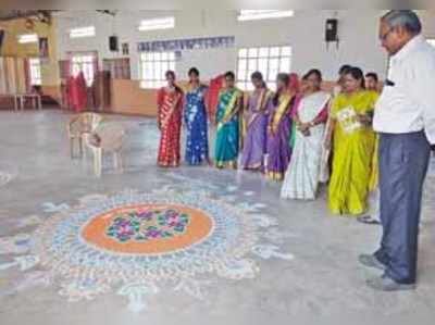 ಮಹಿಳೆಗೆ ಮುಖ್ಯವಾಹಿನಿಗೆ ಬರಲಿ