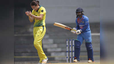 महिला क्रिकेट: मेगन शट ने हैटट्रिक लेकर बनाया रेकॉर्ड, ऑस्ट्रेलिया ने भारत को हराया