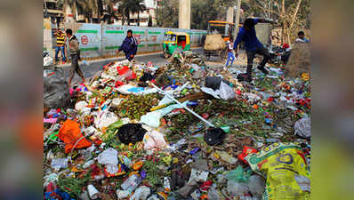 कूड़े के ढेर पर दिल्ली, कई हिस्सों में सफाई बंद