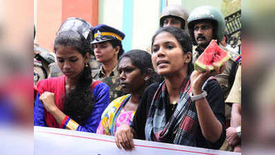 केरलः छात्राओं के पहनावे पर टिप्पणी करने वाले प्रफेसर पर सरकार करेगी कार्रवाई