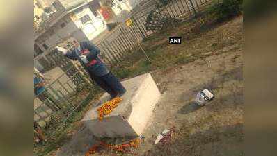 यूपी: माहौल बिगाड़ने की कोशिश, इलाहाबाद-सिद्धार्थनगर में तोड़ी आंबेडकर की प्रतिमा