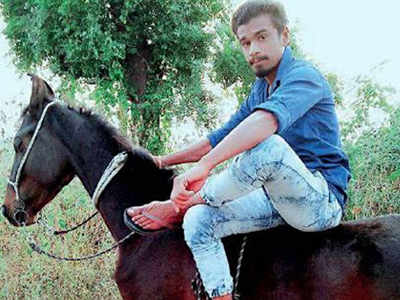 गुजरात: घोडेस्वारी करत असल्यानं तरुणाची हत्या