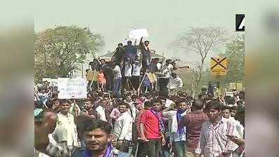 भारत बंद: कई राज्यों में हिंसा, प्रदर्शनकारियों ने रोकीं ट्रेनें, एमपी में 3 की मौत