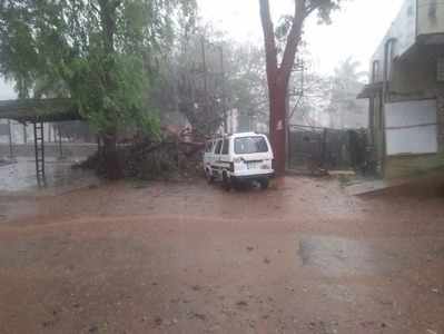 ಅರಬ್ಬೀಸಮುದ್ರದಲ್ಲಿ ವಾಯುಭಾರ ಕುಸಿತ; ಭಾರಿ ಮಳೆ, ಸಿಡಿಲಿಗೆ ಇಬ್ಬರ ಬಲಿ