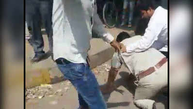 अयोध्याः युवकों ने सिपाही को पीटा, विडियो वायरल, मुख्य आरोपी गिरफ्तार
