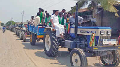 ಕೆರೆ ಮಣ್ಣು ಸ್ಥಳೀಯ ರೈತರಿಗೆ ನೀಡಲಿ