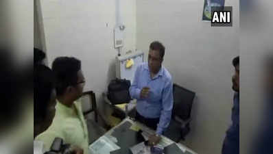 मरीज से 15 हजार रुपये मांगने पर बीजेपी कार्यकर्ता ने जड़ दिया थप्पड़, देखें विडियो