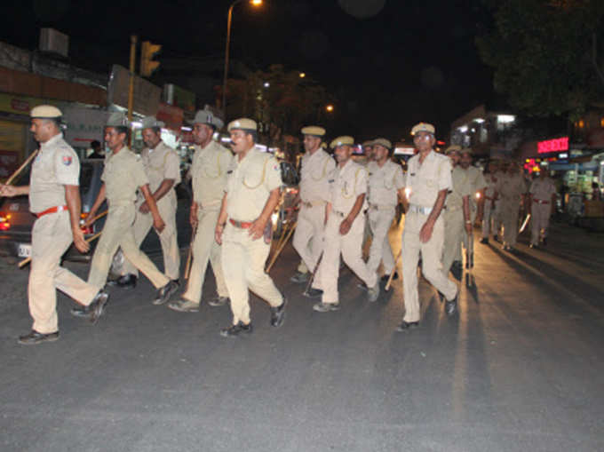 जयपुर में पुलिस का फ्लैग मार्च